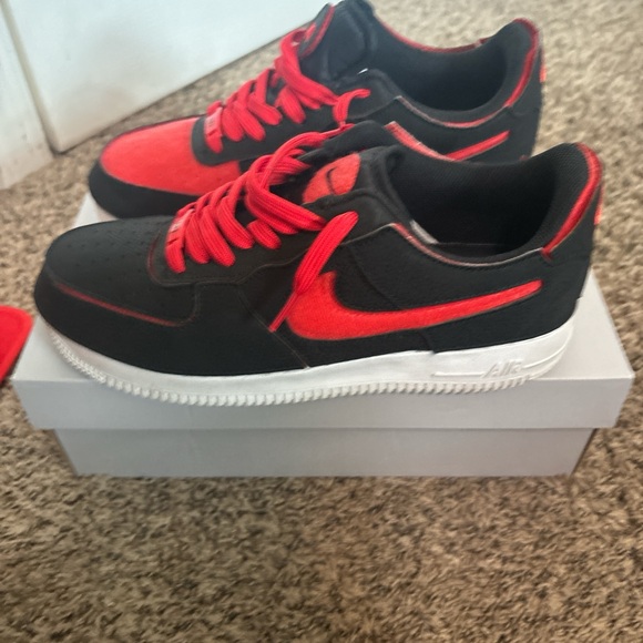 Nike Air Force 1 Low '07 SE black and red - Picture 2 of 10